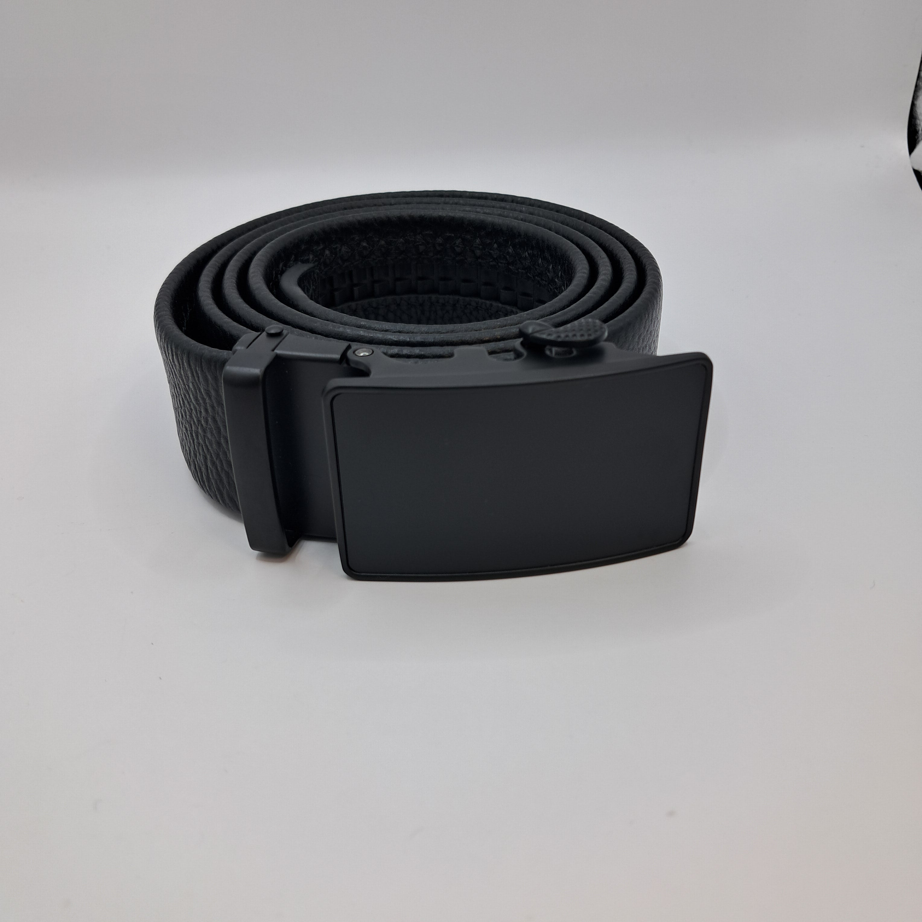 Cinturón de cuero genuino casual, sistema de ajuste automático. Hebilla black