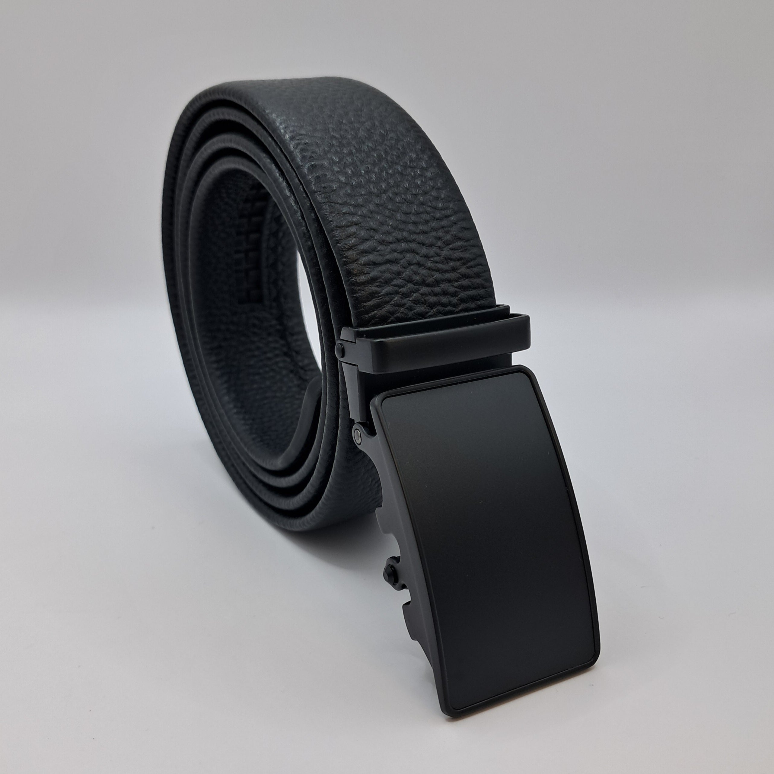 Cinturón de cuero genuino casual, sistema de ajuste automático. Hebilla black